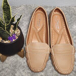 NEW!! Forever Comfort Penny Loafers - Size: Women’s 7